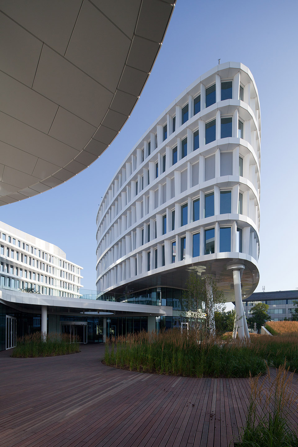 business garden warszawa hotel by fuksas
