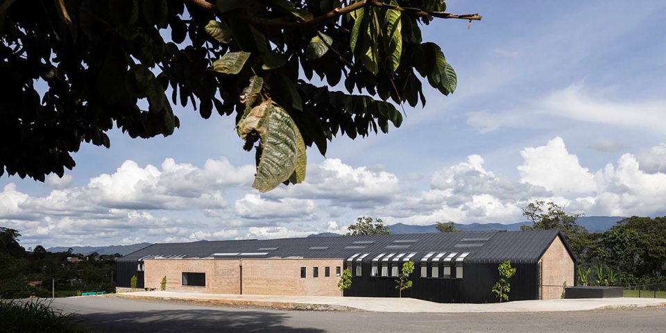CASA ACOGIDA DESIGNBOOM Side FX Arquitectura
