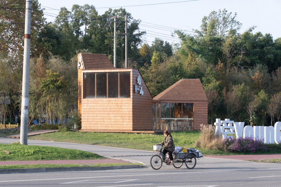 Pyramid Book House China by MAT Office