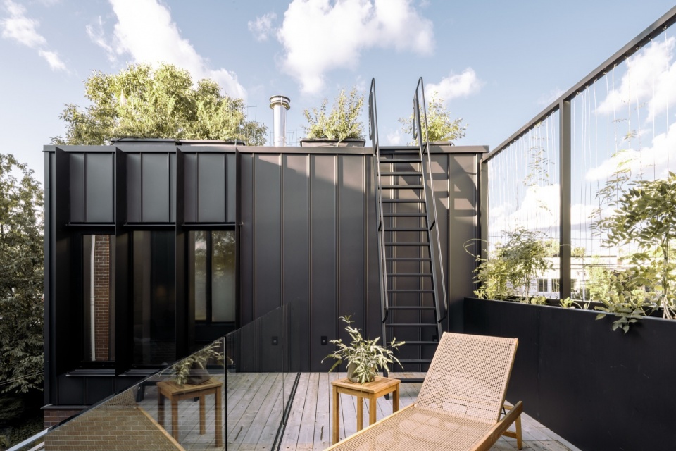 Boite a Lumiere naturehumaine architects