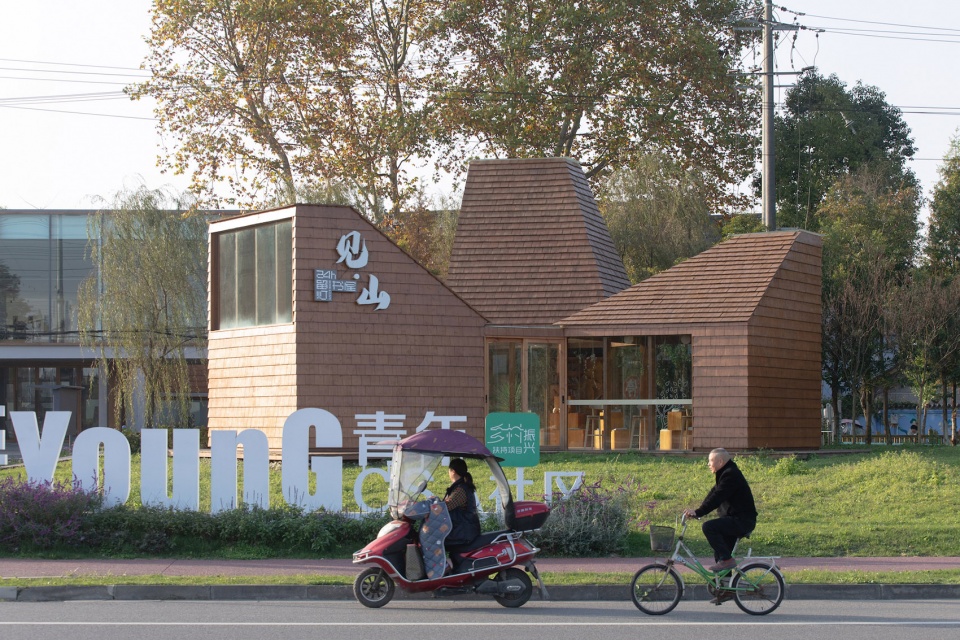 Pyramid Book House China by MAT Office
