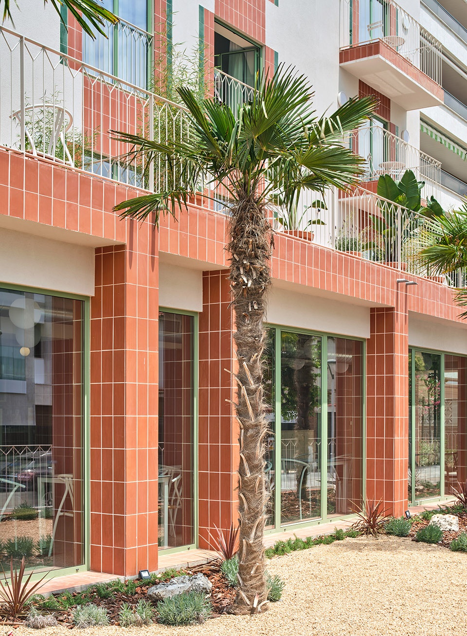 Transformation of an abandoned building into 27 apartments by NUA arquitectures