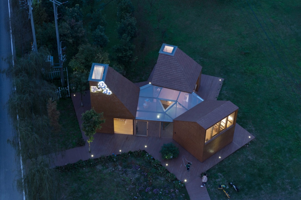 Pyramid Book House China by MAT Office
