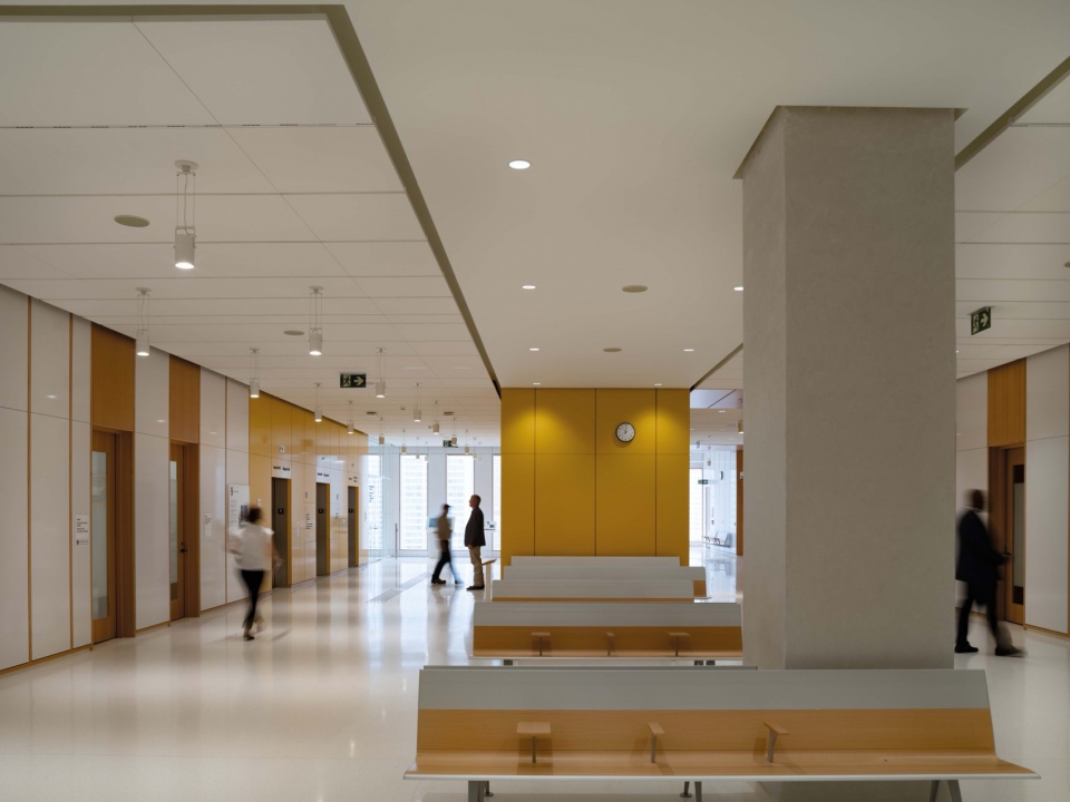 ontario court of justice by renzo piano building workshop and norr architects engineers limited