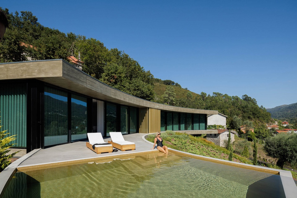CASA DE BOURO by MUTANT ARQUITECTURA DESIGN