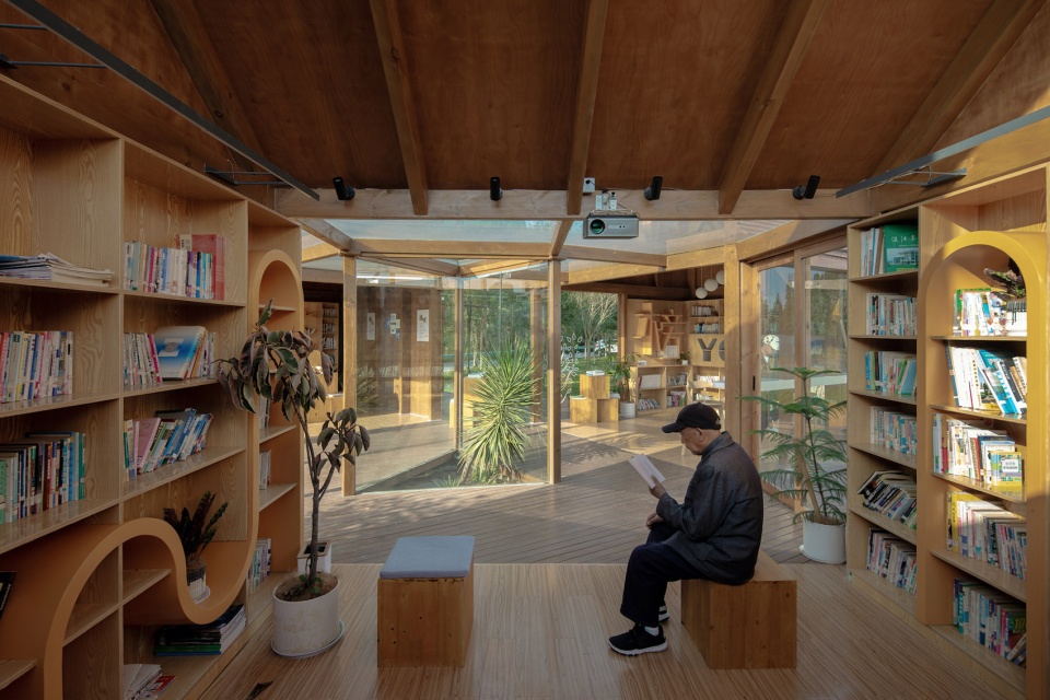 Pyramid Book House China by MAT Office