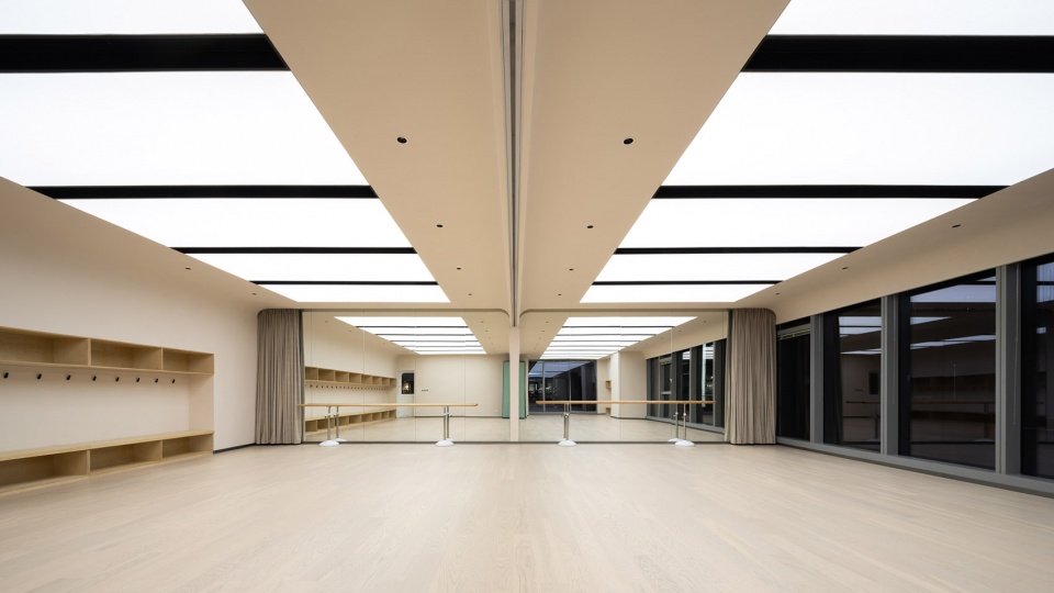 showay arts space for families by meem house