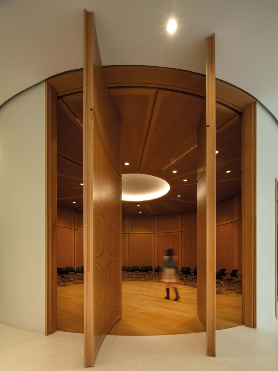 ontario court of justice by renzo piano building workshop and norr architects engineers limited