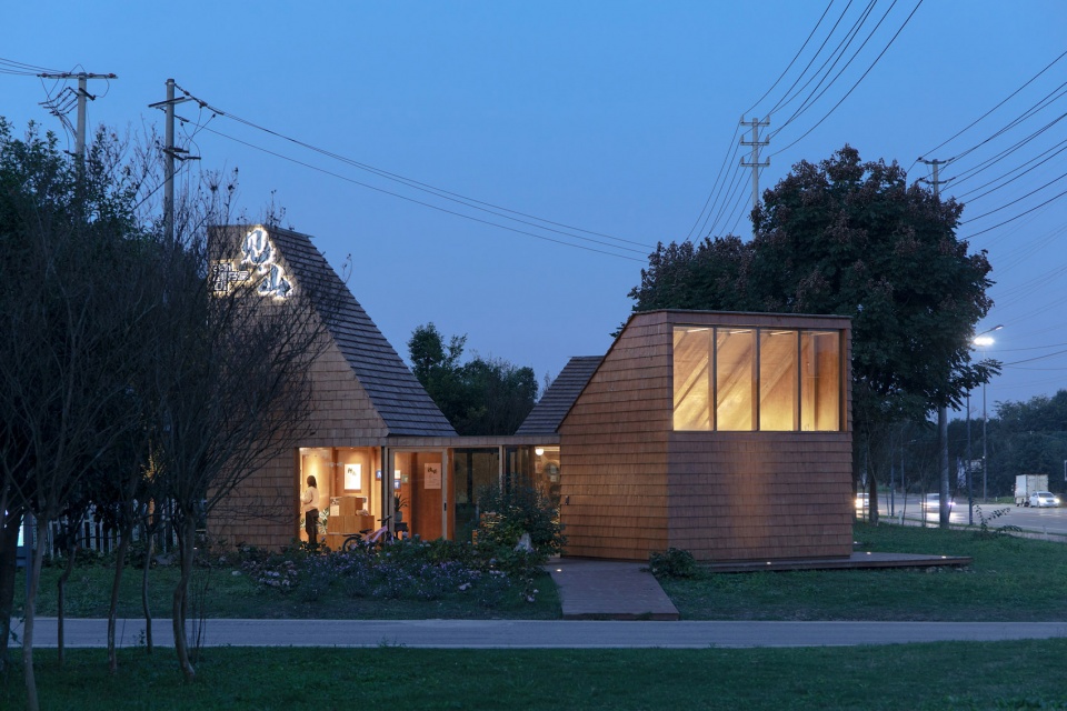 Pyramid Book House China by MAT Office