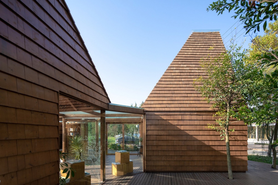 Pyramid Book House China by MAT Office