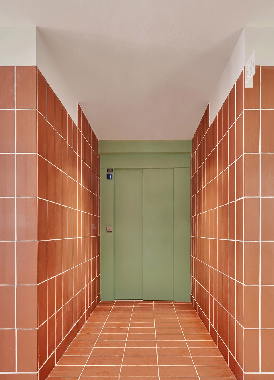 Transformation of an abandoned building into 27 apartments by NUA arquitectures vbv