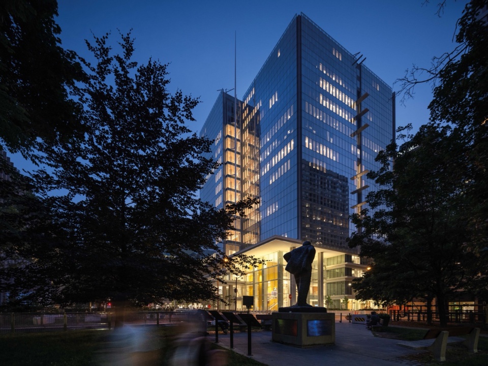 ontario court of justice by renzo piano building workshop and norr architects engineers limited