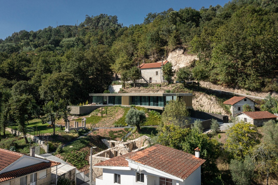 CASA DE BOURO by MUTANT ARQUITECTURA DESIGN