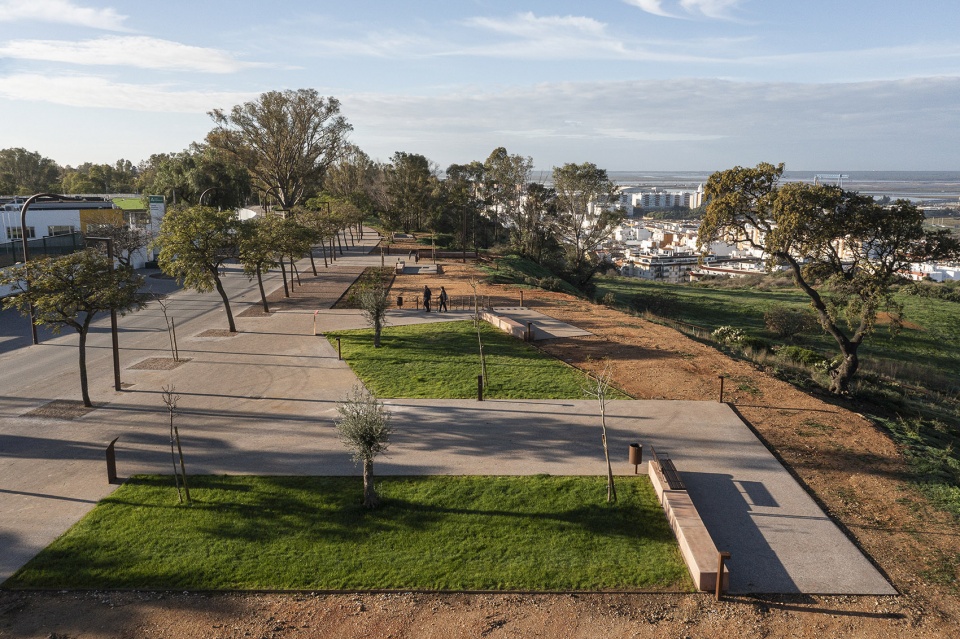 landscape adaptation on the cornice and slopes of el conquero by estudio acta