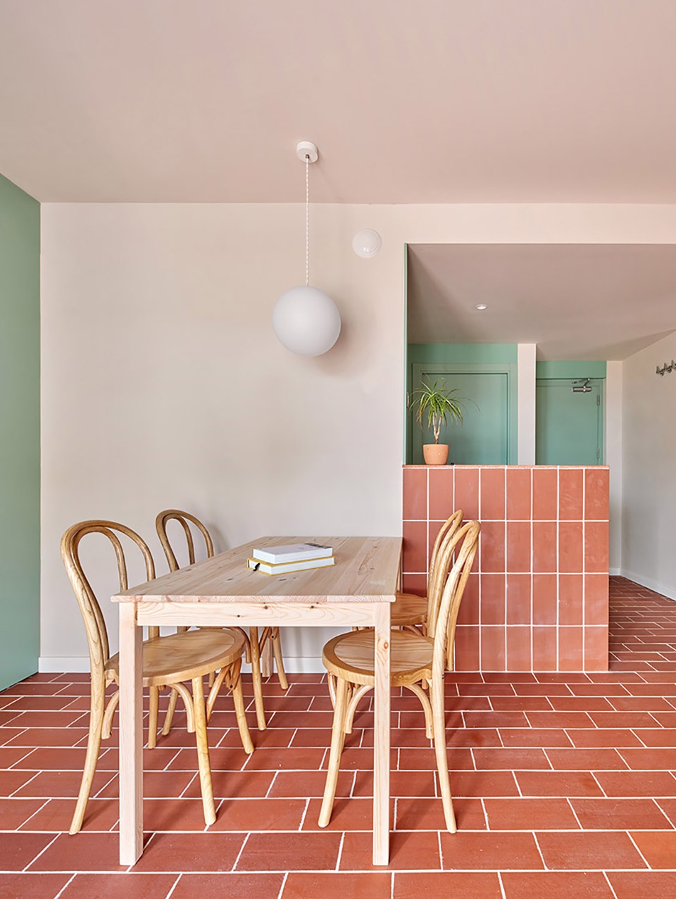 Transformation of an abandoned building into 27 apartments by NUA arquitectures kji