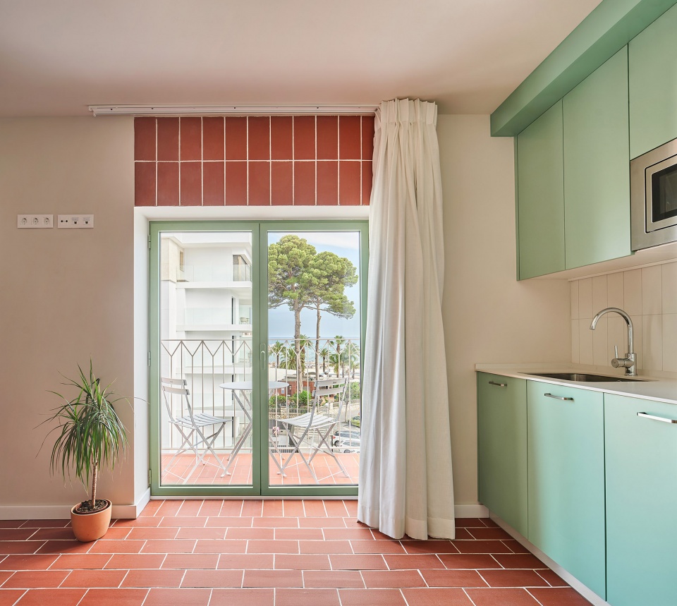Transformation of an abandoned building into 27 apartments by NUA arquitectures