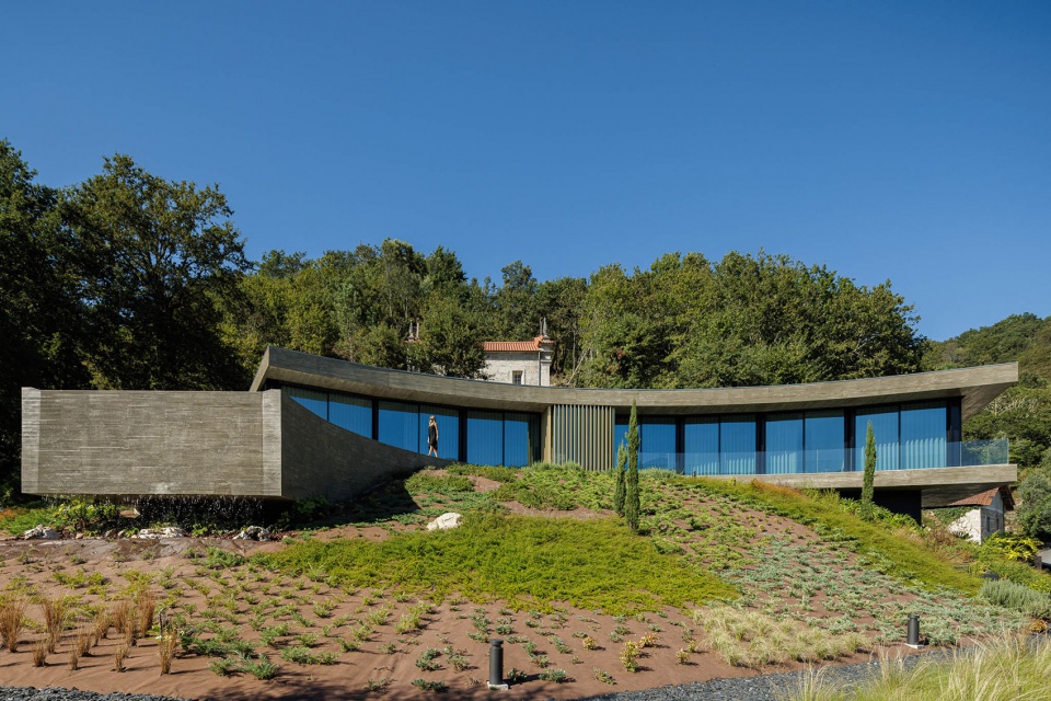 CASA DE BOURO by MUTANT ARQUITECTURA DESIGN
