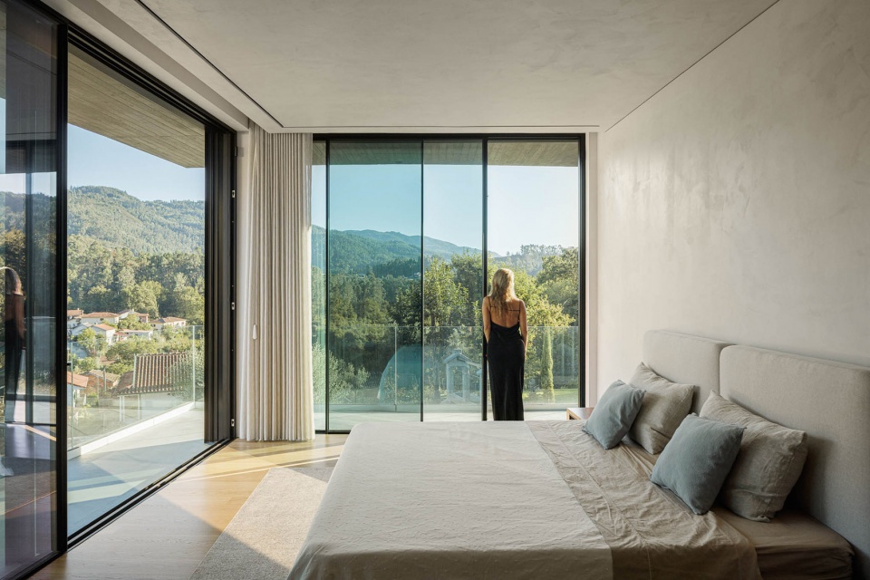 CASA DE BOURO by MUTANT ARQUITECTURA DESIGN