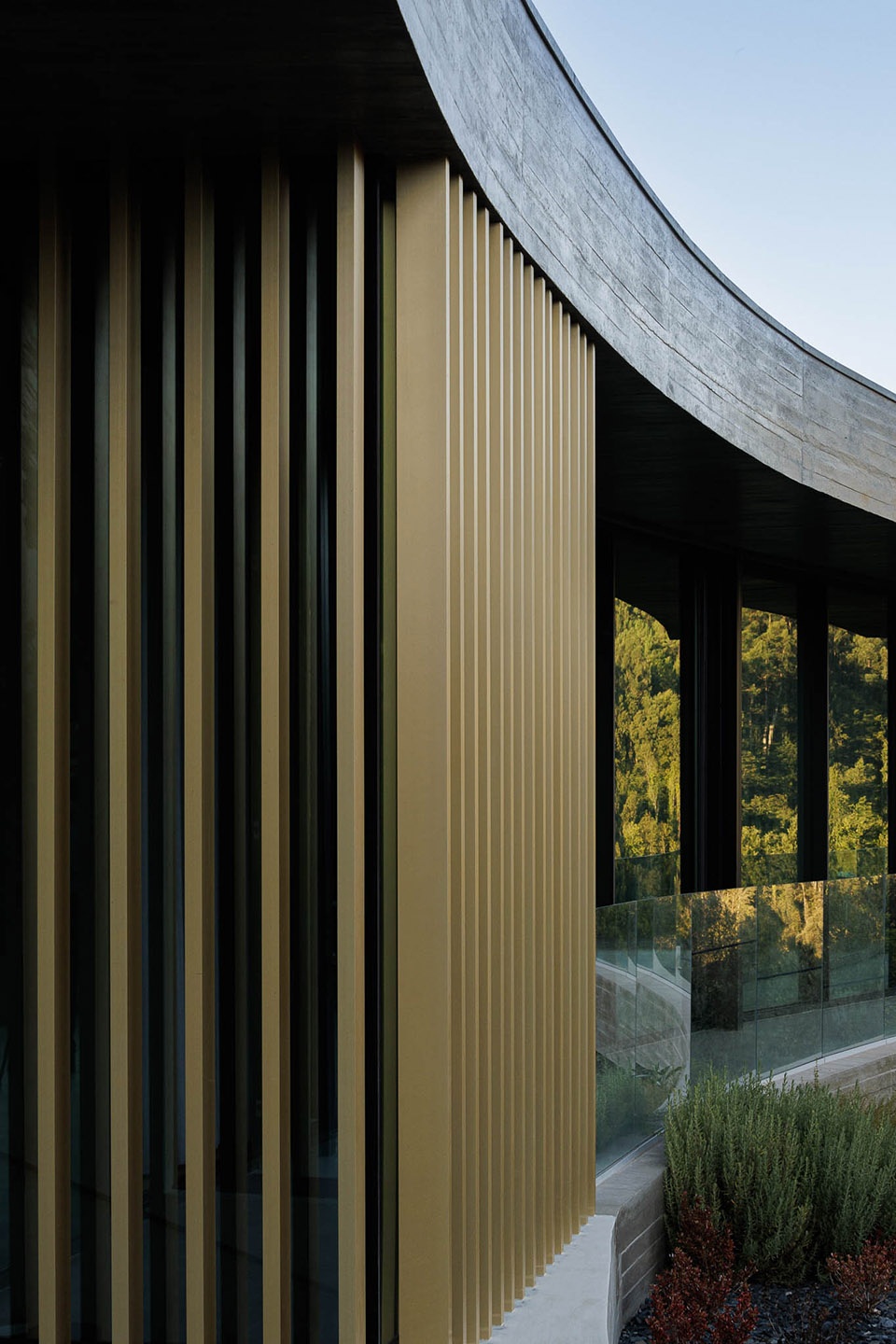 CASA DE BOURO by MUTANT ARQUITECTURA DESIGN