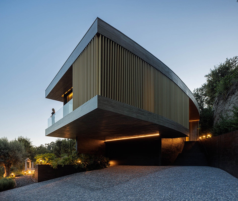 CASA DE BOURO by MUTANT ARQUITECTURA DESIGN