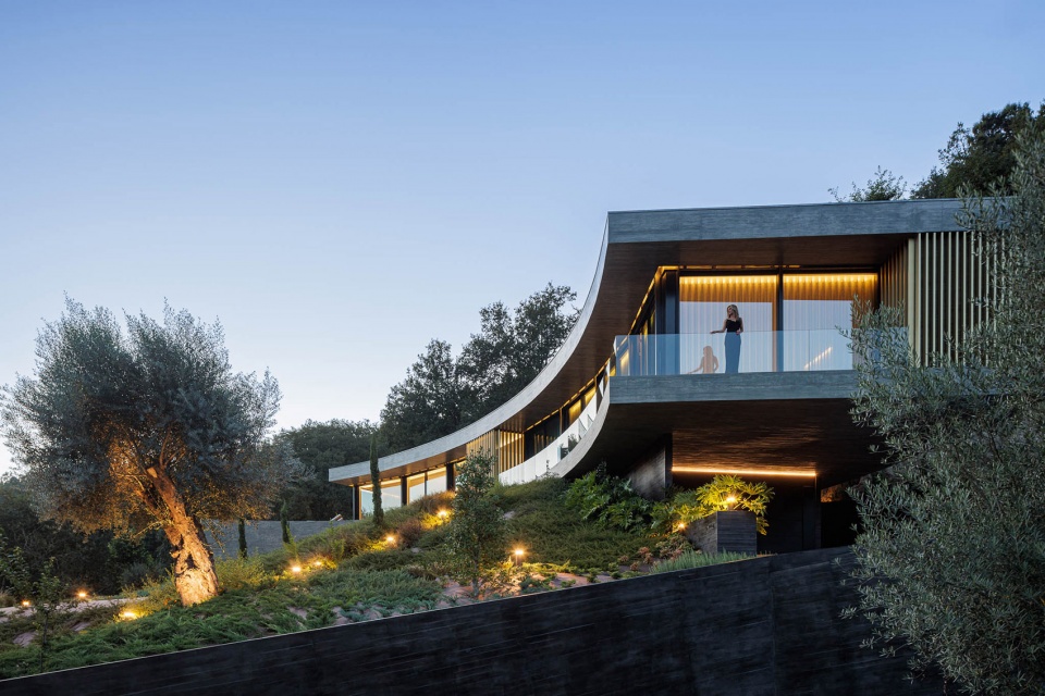 CASA DE BOURO by MUTANT ARQUITECTURA DESIGN