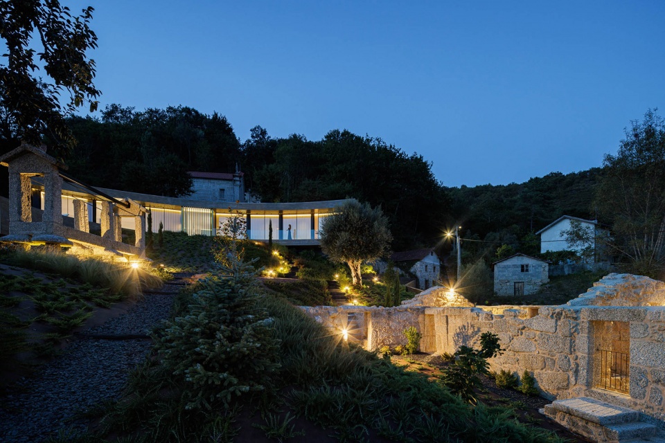 CASA DE BOURO by MUTANT ARQUITECTURA DESIGN