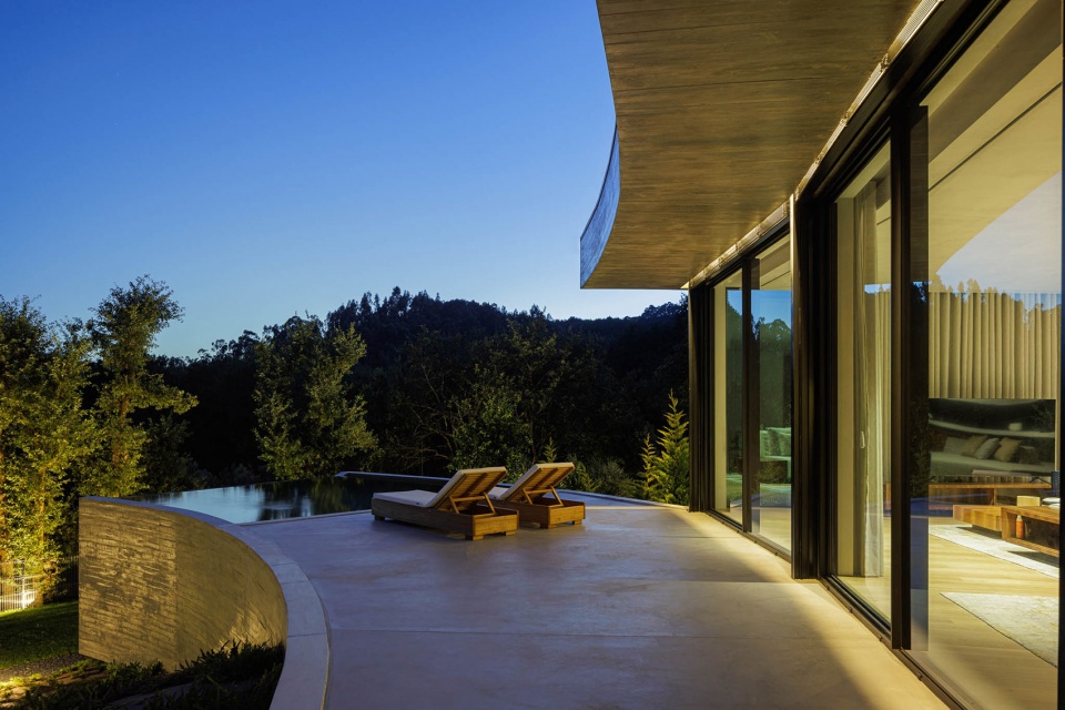CASA DE BOURO by MUTANT ARQUITECTURA DESIGN