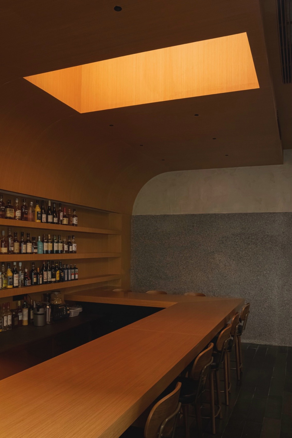 自然光下的酒吧吧台空间 bar table and sky light at day light©vanwang sanga japanese fusion restaurant