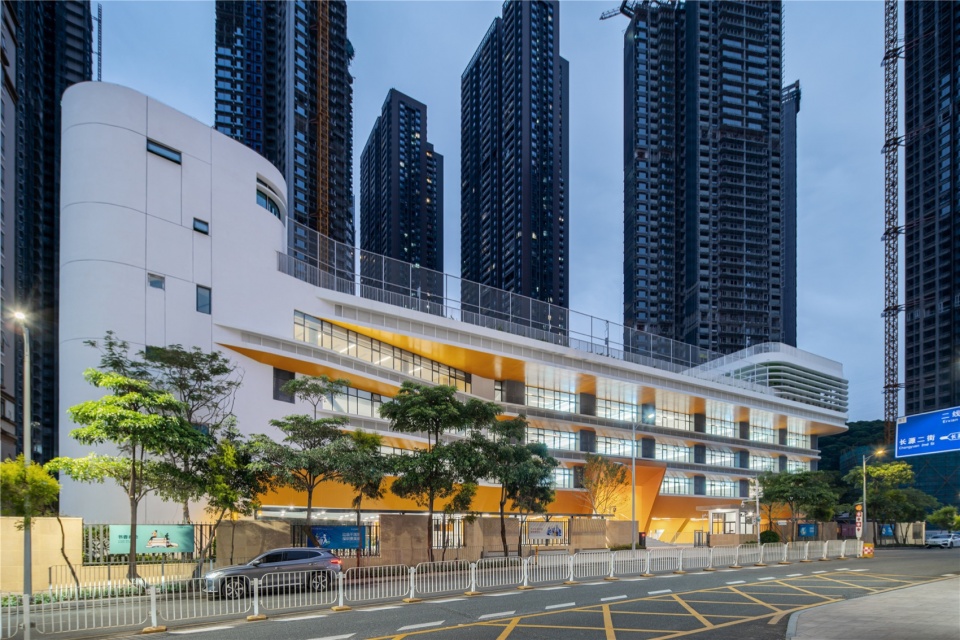 sustech education group nanshan changyuan primary school by cmad architects图2 主入口沿街立面