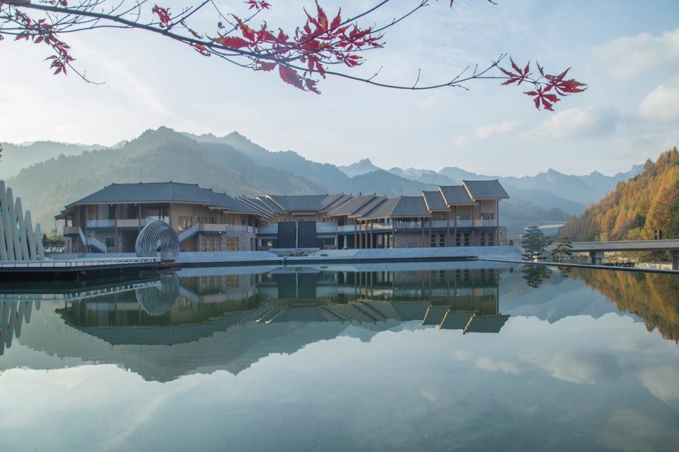 图1 “蛟龙在水” ©共生风景