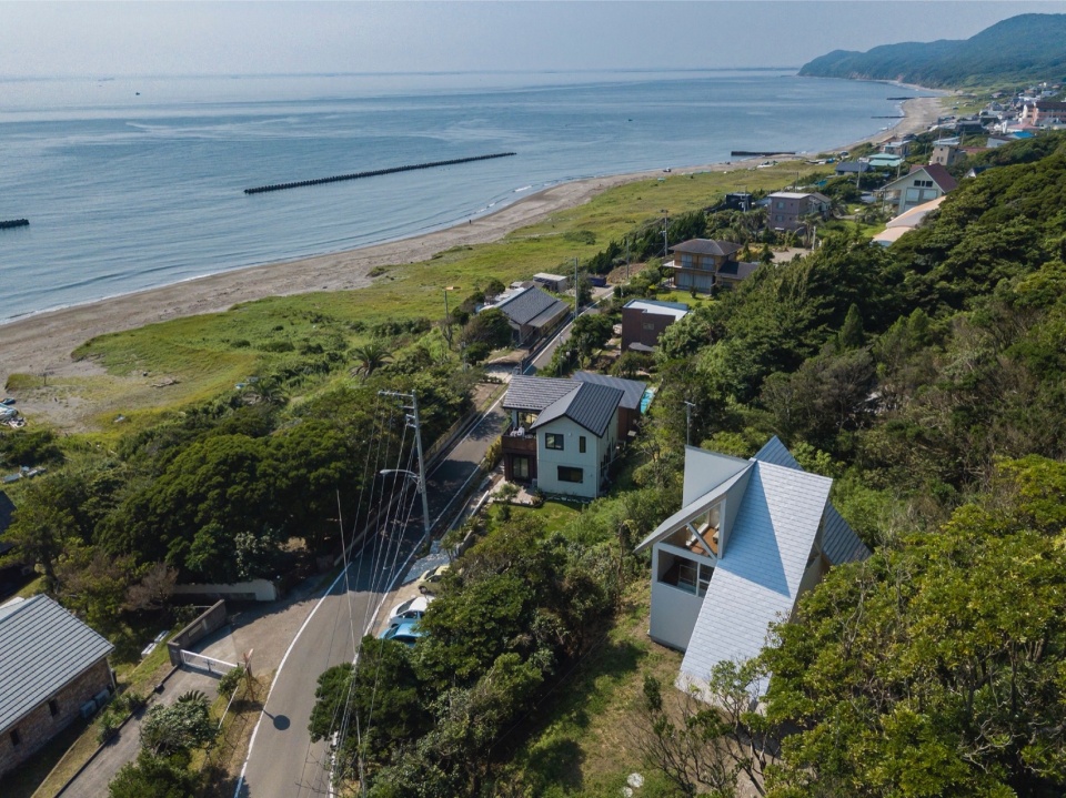 Futtsu Weekend House by Atelier MEME