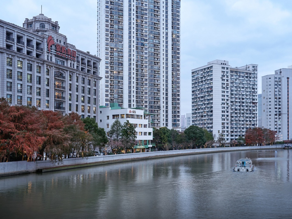 renovation of east nanjing road sub district community comprehensive life service center by tjad