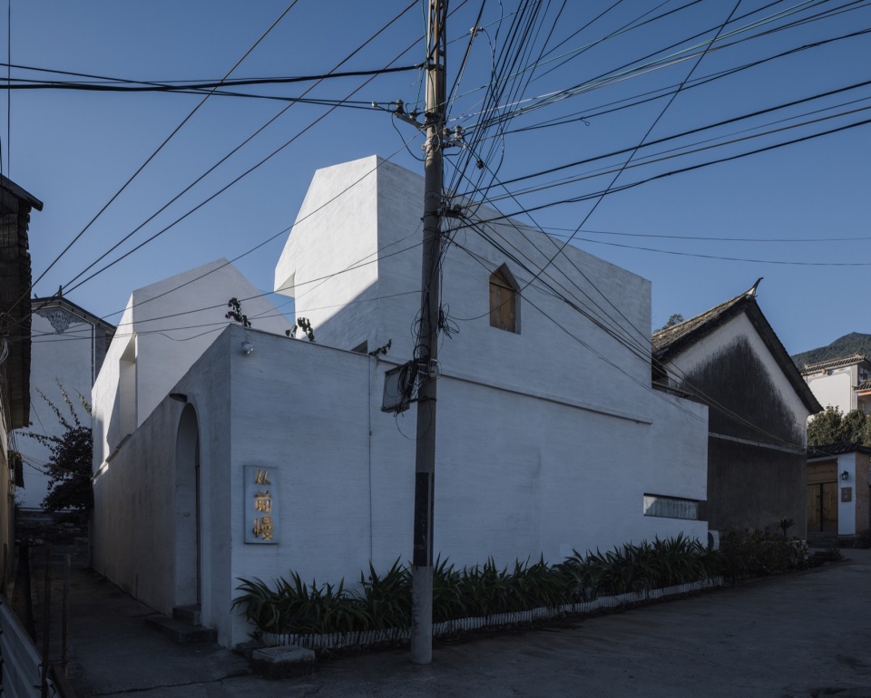 An inward micro courtyard China by Edge Architect