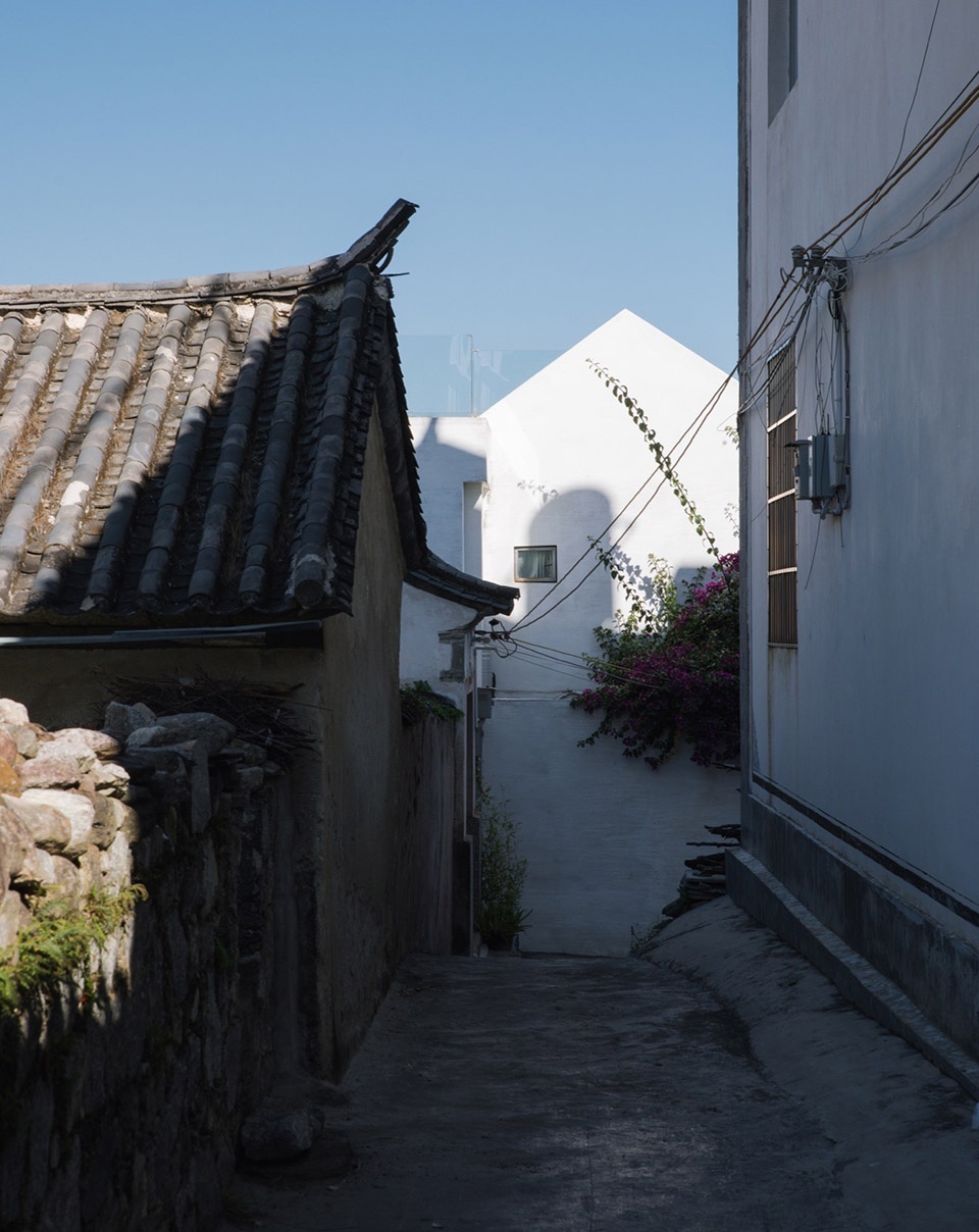 An inward micro courtyard China by Edge Architect