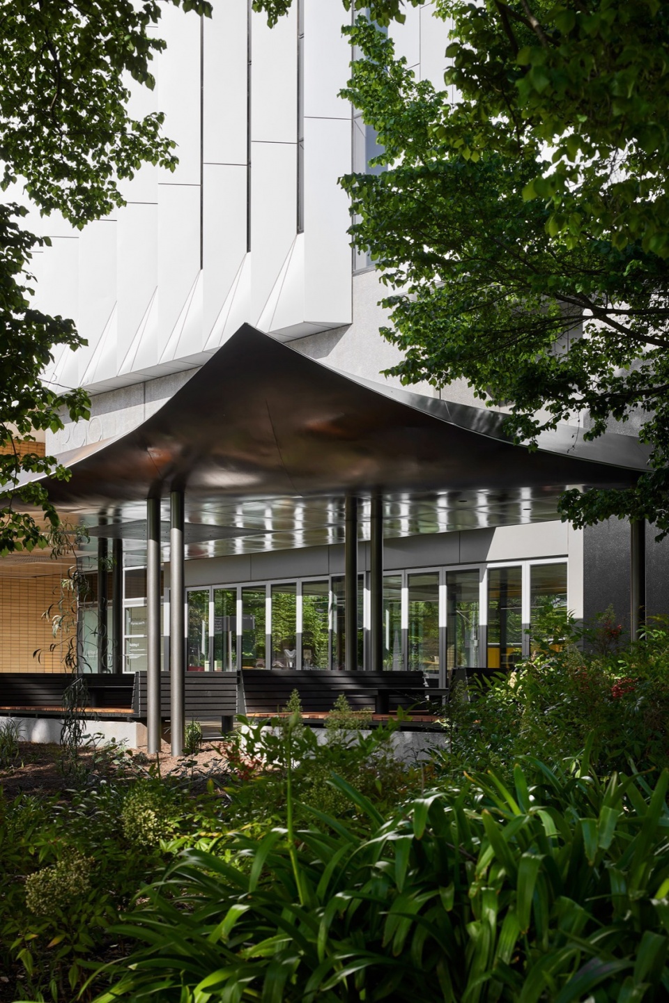 monash university pharmacy pavilion by melany wimpee