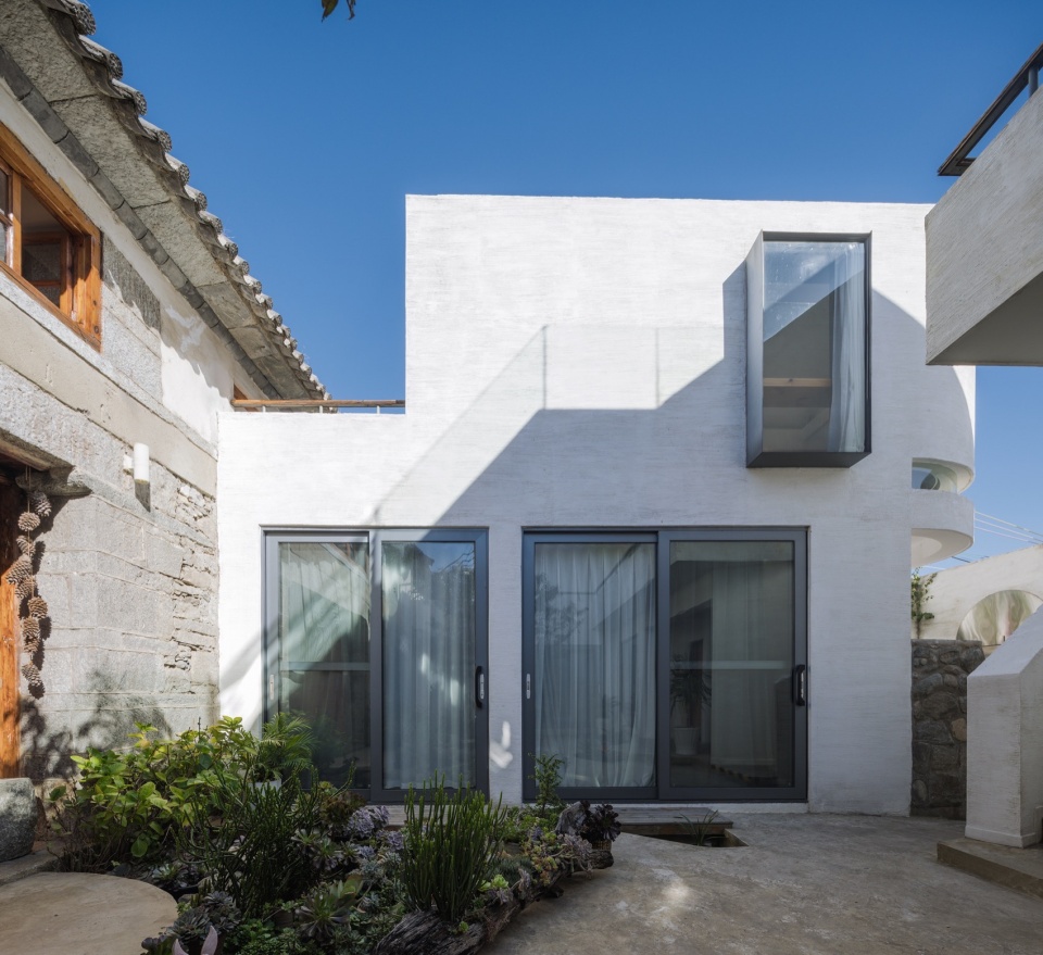 An inward micro courtyard China by Edge Architect