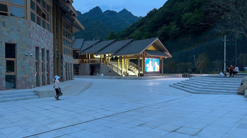 图21 “龙尾”部分成为社区露天电影观影场 ©共生风景