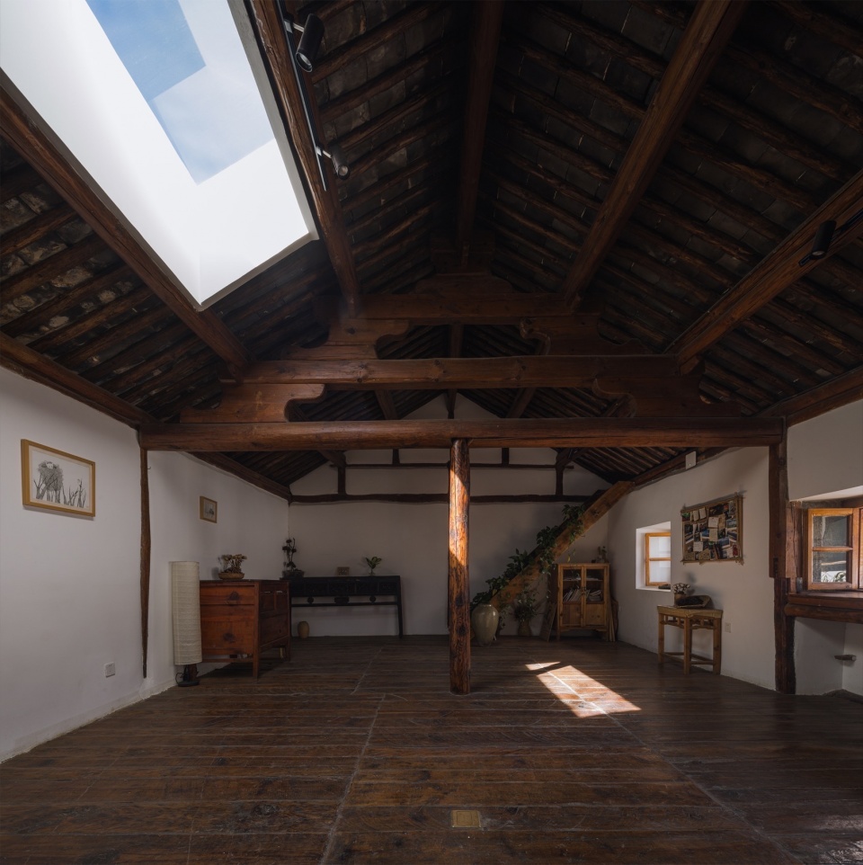An inward micro courtyard China by Edge Architect