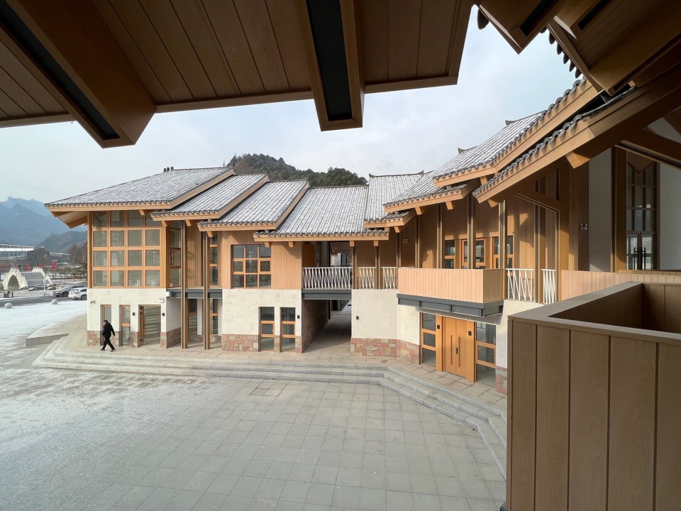 图32 游龙似的屋顶院落 ©共生风景