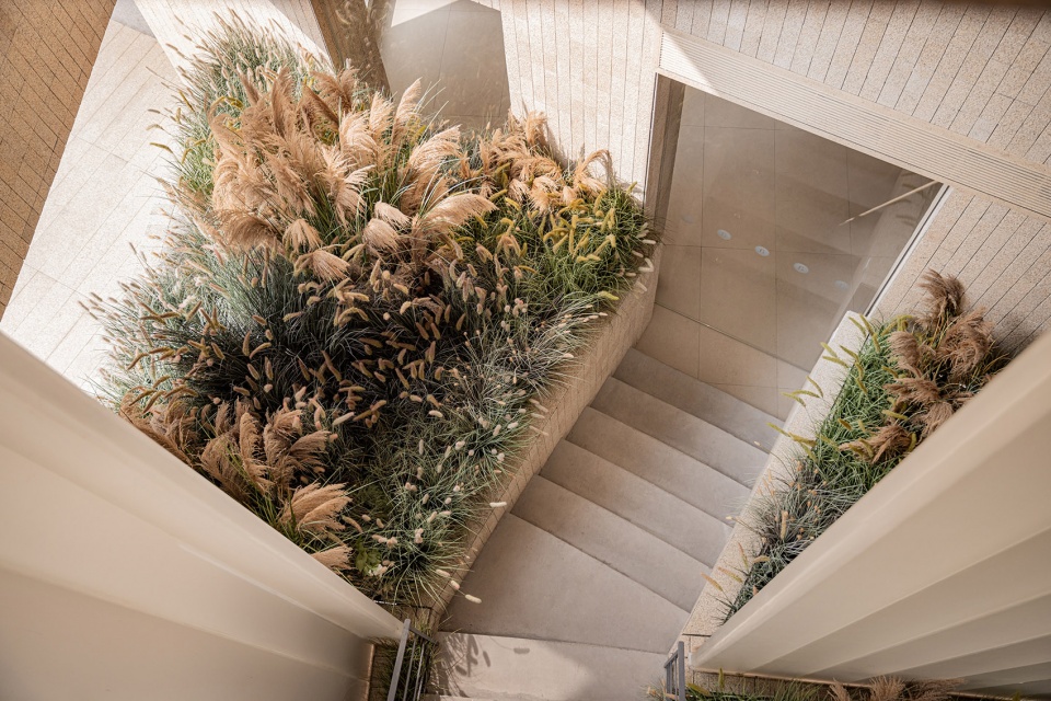 aviva guangzhou art center by rebo