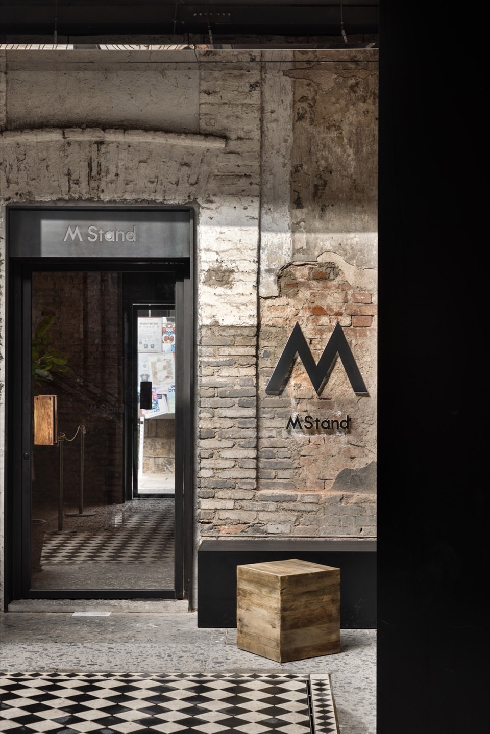 M stand Qingdao Silverfish Alley Flagship Store by Balance design