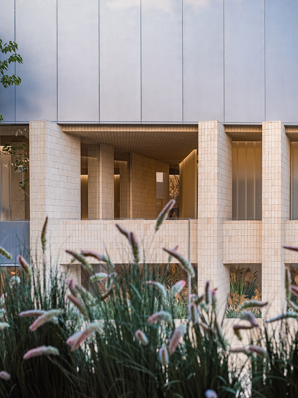 aviva guangzhou art center by rebo
