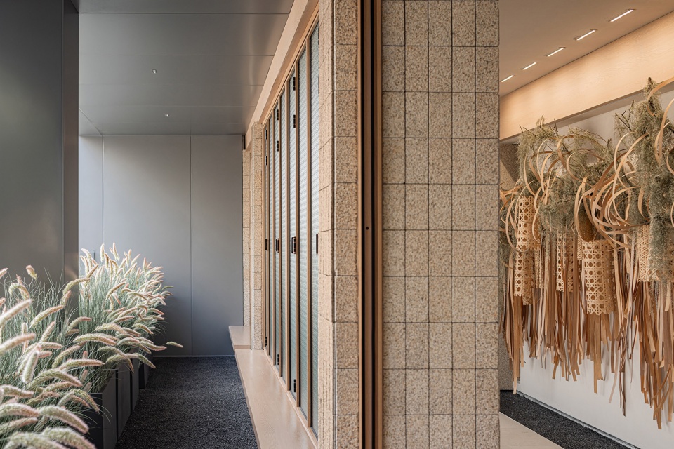 aviva guangzhou art center by rebo