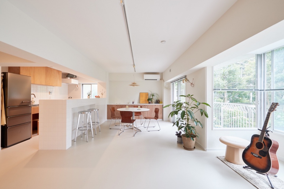 hayama apartment by roovice