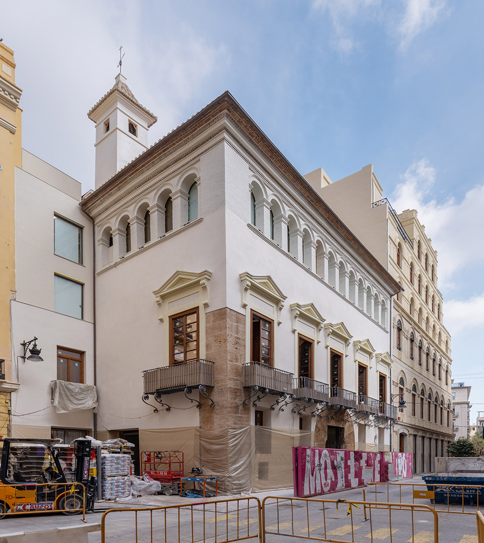 the hortensia herrero art centre by erre arquitectura