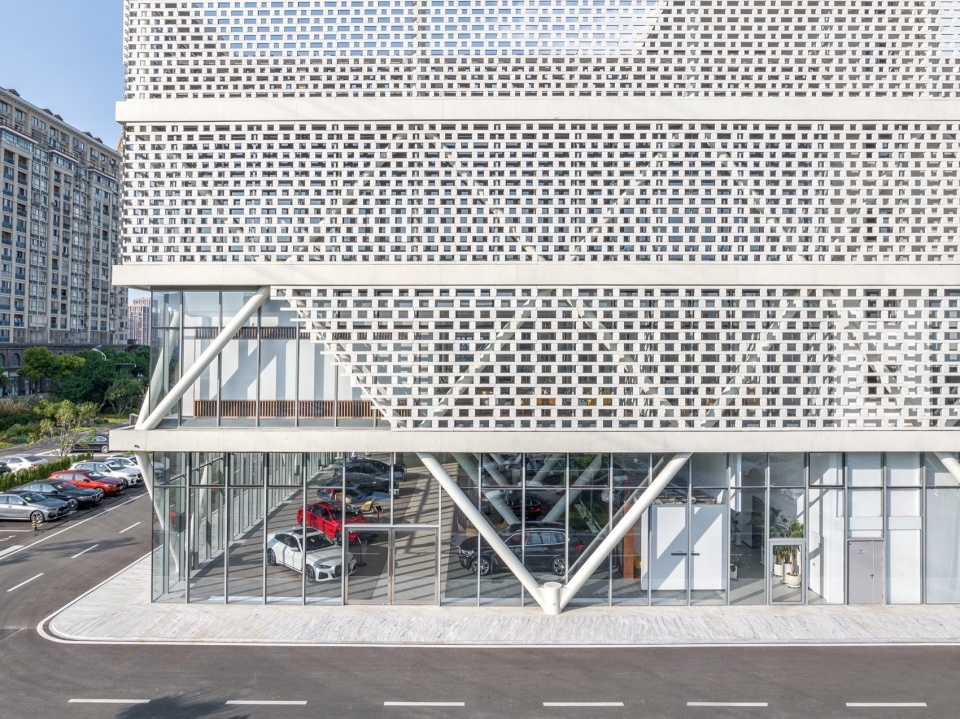 BMW Center Wuxi by FCJZ