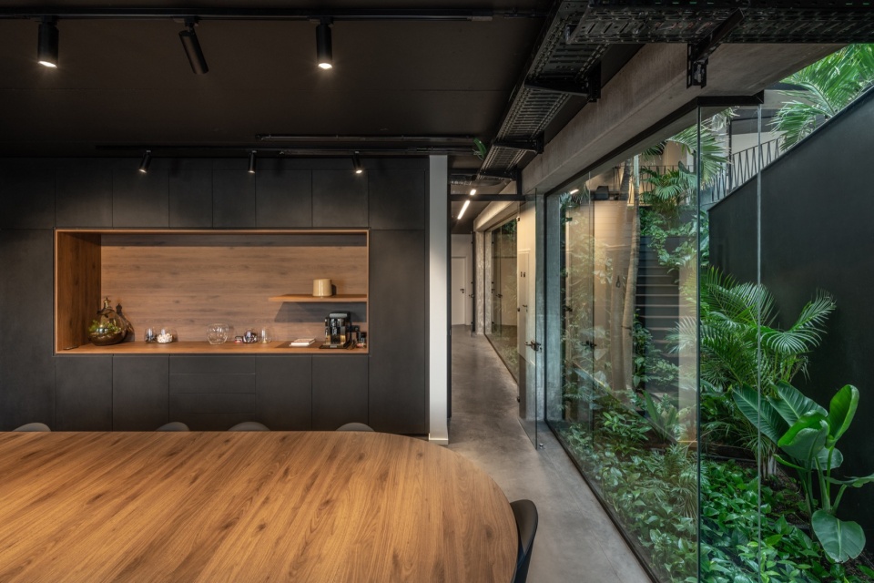 sos roof headquarters by objekt