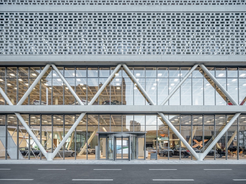 BMW Center Wuxi by FCJZ