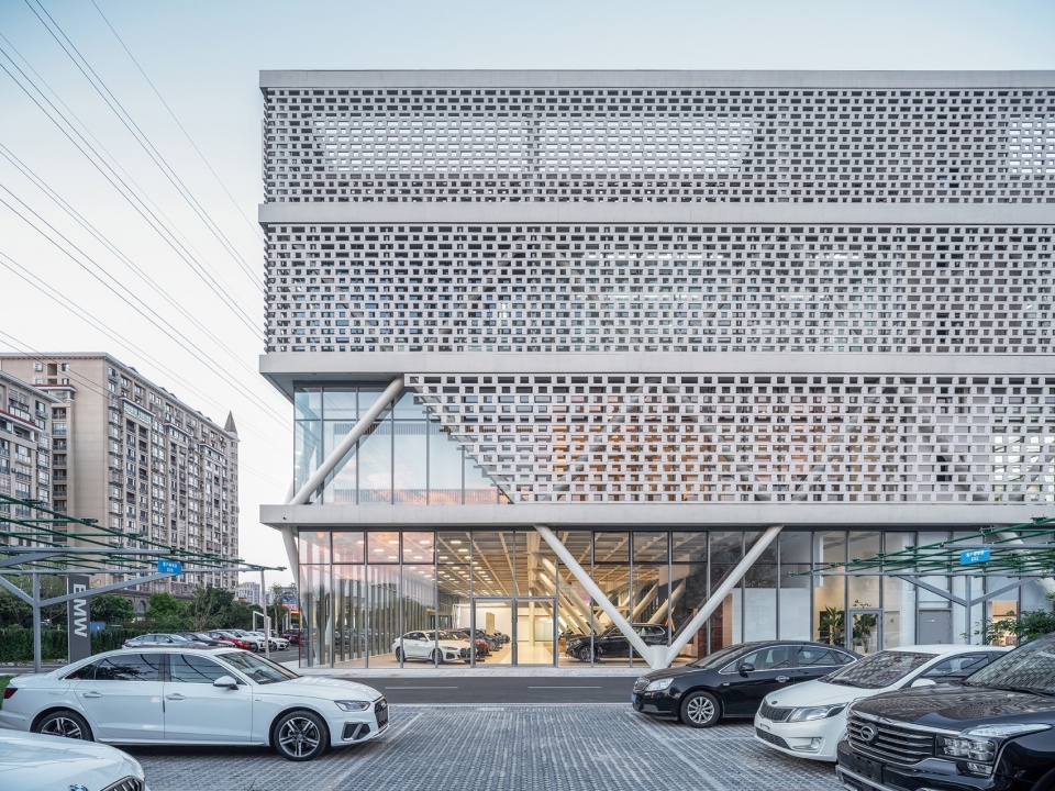 BMW Center Wuxi by FCJZ