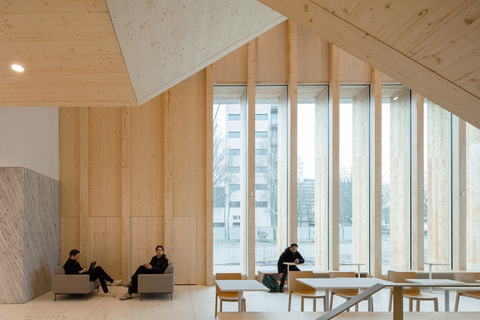 marga klompe building by powerhouse company